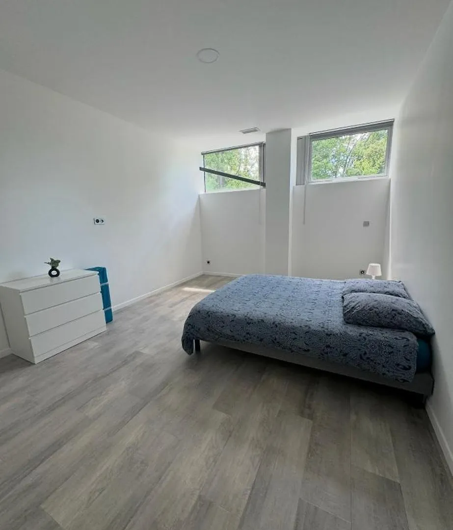 Appartement Loft épuré avec parking privé. à Saint-Symphorien-dʼOzon France