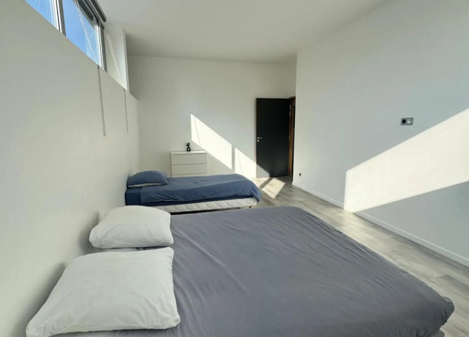 Appartement Loft épuré avec parking privé. à Saint-Symphorien-dʼOzon France