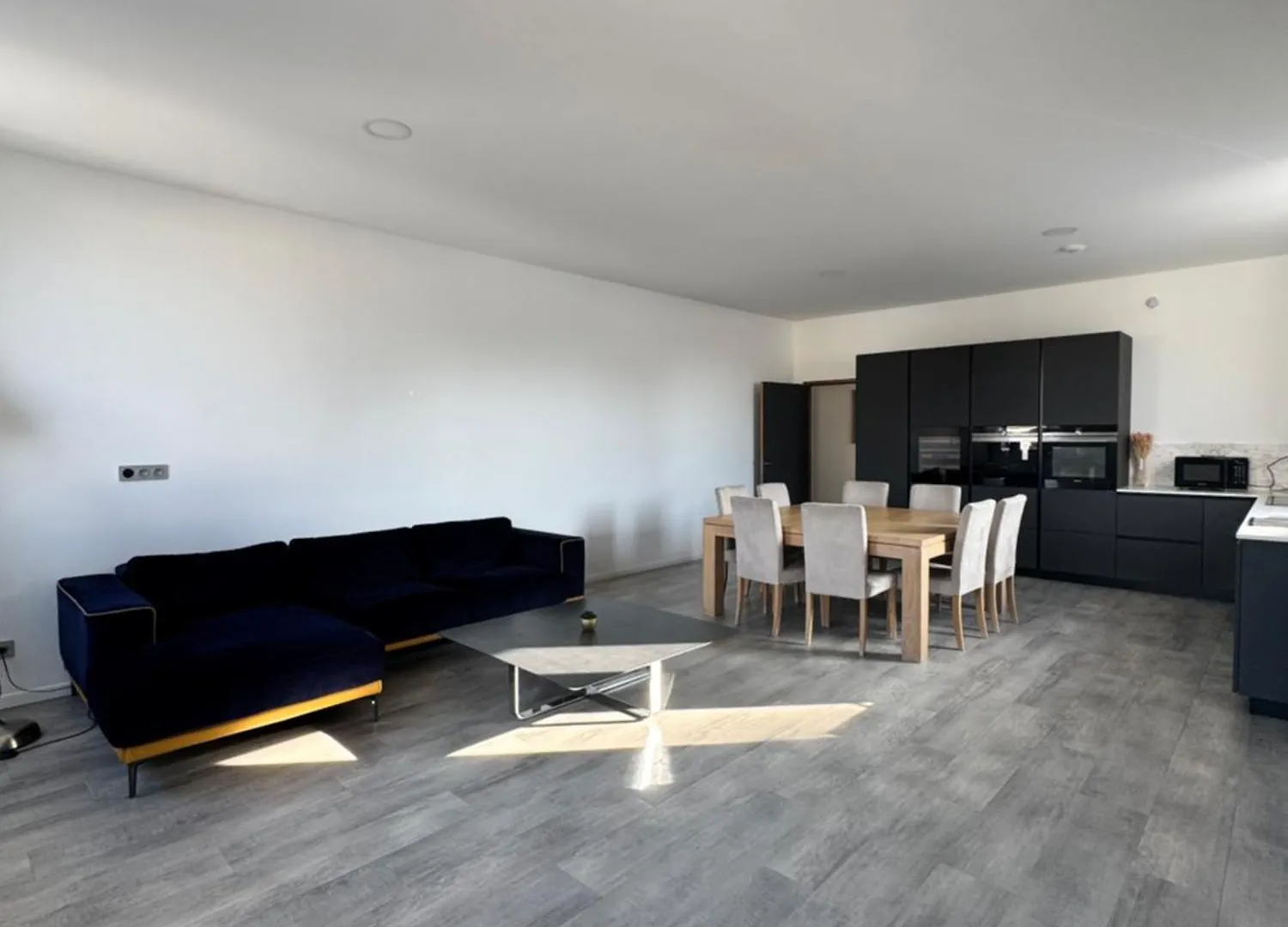 Appartement Loft épuré avec parking privé. à Saint-Symphorien-dʼOzon
