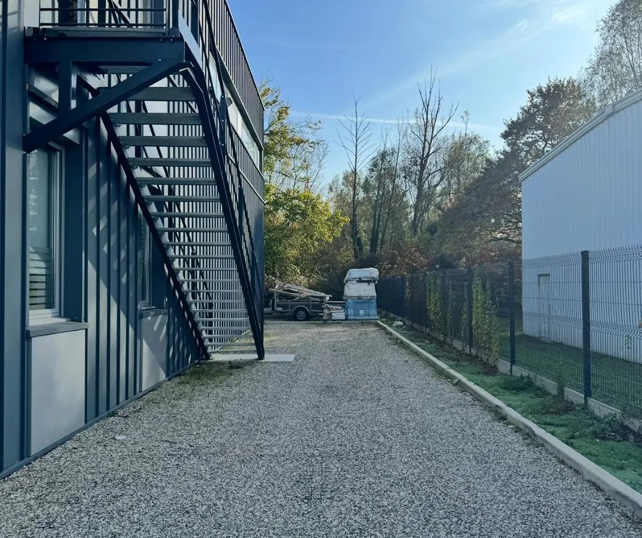 Appartement Loft épuré avec parking privé. à Saint-Symphorien-dʼOzon